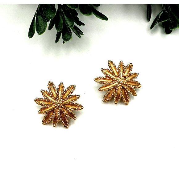 Vintage Gold-Toned Starburst Clip-On Earrings by AVON - Picture 6 of 7